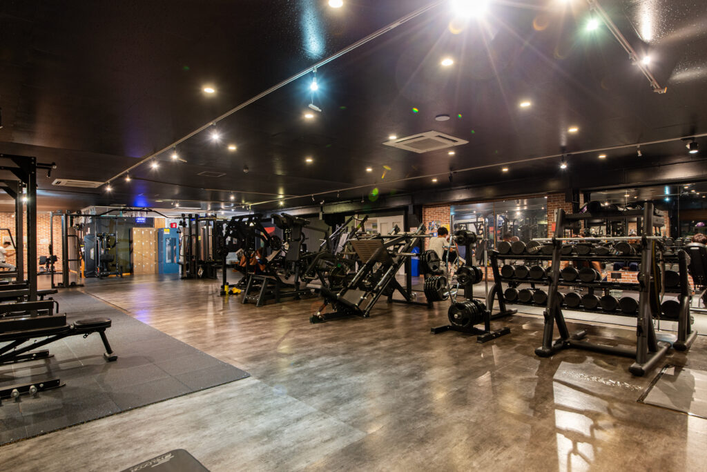ONE MORE FITNESSとは？ジムの特徴